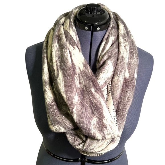 MICHAEL Michael Kors Infinity Scarf Cream Gray Geometric - Picture 1 of 10